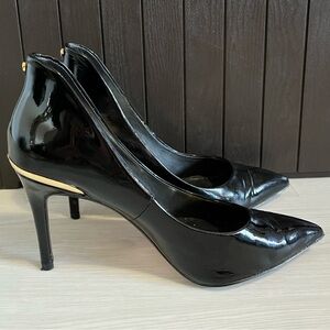 Ted baker black & gold heels with cute gold bow on the back stiletto
